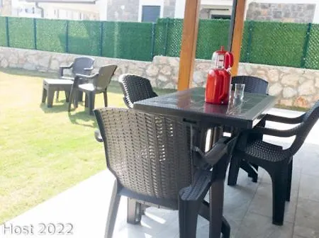 Nyaraló Beautiful House With Huge Garden *